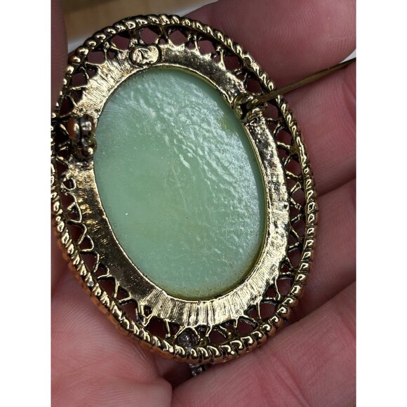 Vintage Oval Floral Brooch With Hand-Painted White & Yellow Flowers On Mint Gree - Picture 6 of 8